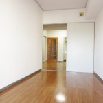 明るい南東角部屋です。(居間)